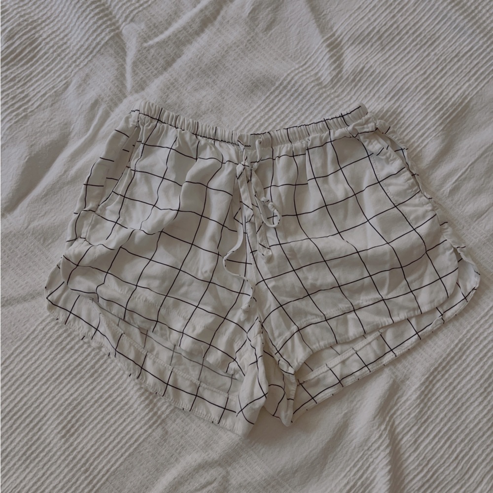 Brandy Melville eve shorts